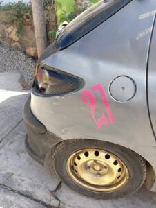 ROJA-AUTO-ESTACIONADO