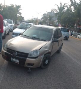 ROJA-Carro-al-que-le-pegaron