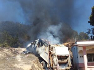 ROJA EL CAMION QUEMANDOSE (1)