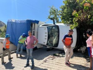 ROJA LA CAMIONETA VOLCADA