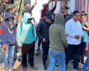 padre-fili-con-los-estudiantes