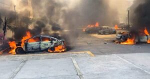 principal-vehiculos-incendiandose-1