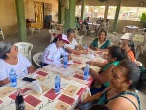 BOLETÍN LUPITA VILLALBA CON LOS COMERCIANTES (2)