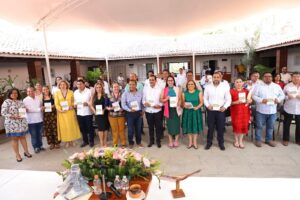 CONGRESO PRESENTAN LIBRO GUÍA (4)