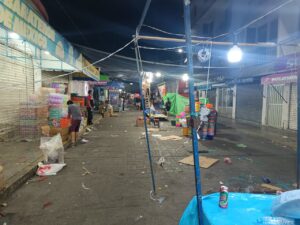 OME LOS COMERCIANTES RECOGIENDO (1)