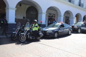 ROJA HOMENAJE A POLICÍA
