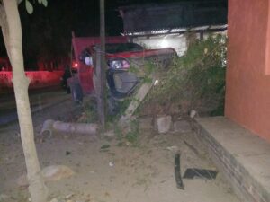 ROJA LA CAMIONETA IMPACTADA