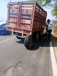 ROJA-LAS-CAMIONETAS-ACCIDENTADAS-2