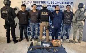 ROJA-LOS-DETENIDOS-1