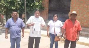 SAN-LUIS-FAMILIARES-MANIFESTANDOSE