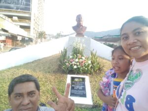 ESTADO-DEVELAN-BUSTO-DE-LUIS-WALTON