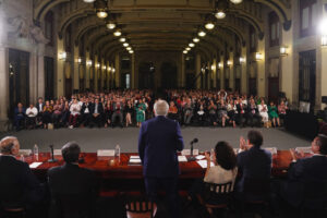 NACIONAL-AMLO-SIN-TITUBEOS-1