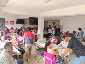 OME El personal contando las boletas (2)