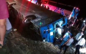 ROJA EL CAMIÓN VOLCADO