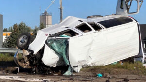 ROJA LA CAMIONETA EN QUE VIAJABAN