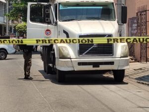 roja el camion y la victima (1)