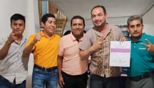 OME Edgar Enrique Valdez López con su constancia
