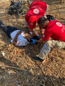 ROJA EL JOVEN SIENDO AUXILIADO (1)