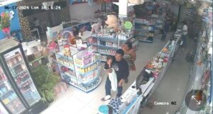 ROJA LA PAREJA ROBANDO (1)