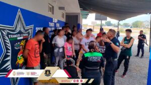 ROJA LOS MIGRANTES (2)