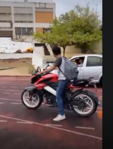 ROJA-Los-jovenes-en-el-video-1
