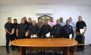 roja Policías y funcionarios de la SSP
