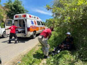 ROJA EL HERIDO SIENDO ATENDIDO (1)