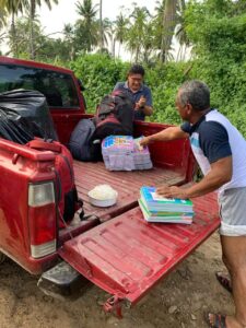 MARQUELIA ENTREGA DE LIBROS (1)
