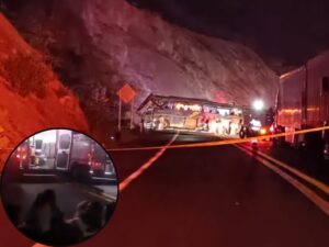 ROJA EL AUTOBÚS ACCIDENTADO