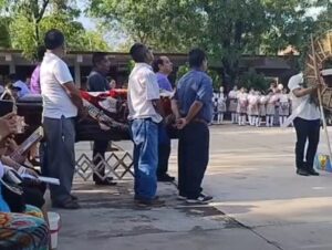 SAN LUIS GUARDIA AL FÉRETRO EN LA SECUNDARIA