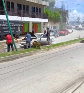 ROJA EL VEHÌCULO EN LLAMAS