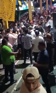 ROJA LAS PELEAS (2)