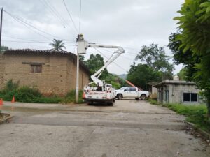 SAN LUIS PERSONAL DE CFE REPARANDO
