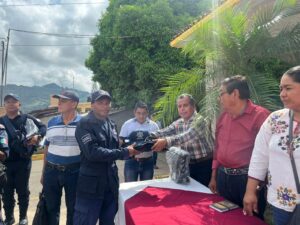 IGUALAPA ENTREGA DE UNIFORMES (4)