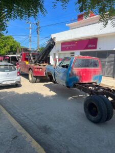 MARQUELIA RETIRANDO LOS VEHÍCULOS (1)