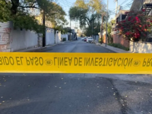 ROJA BALACERA AFUERA DE ESCUELA