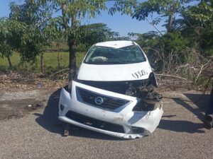 ROJA EL NISSAN ACCIDENTADO (1)