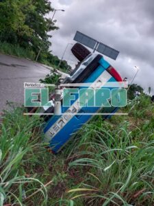 ROJA LA CAMIONETA VOLCADA (1)
