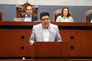 congreso Robell Urióstegui Patiño