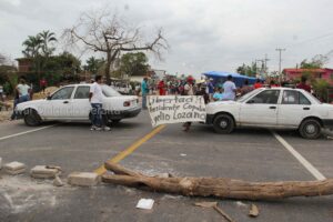 principal sigue bloqueo en copala (3)