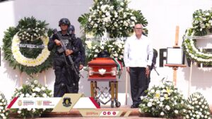 roja homenaje postumo (1)
