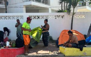 ESTADO MIGRANTES PERNOCTAN EN ACAPULCO