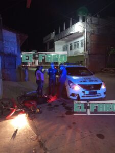 ROJA ARROLLAN A MOTOCICLISTA (2)