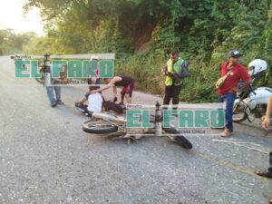 ROJA AUXILIANDO AL JOVEN (3)