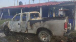 ROJA CAMIONETA CALCINADA