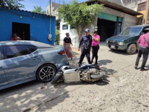 ROJA LA MOTO TIRADA (2)