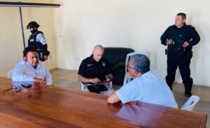 principal Reunión con funcionarios estatales