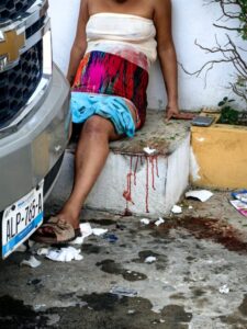 roja la mujer herida