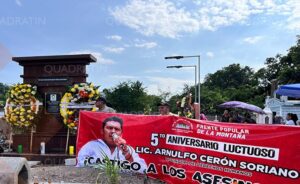 roja ofrenda floral
