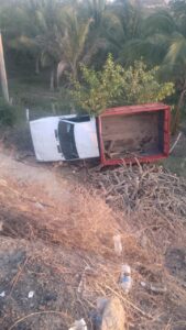 ROJA CAMIONETA ACCIDENTADA (1)